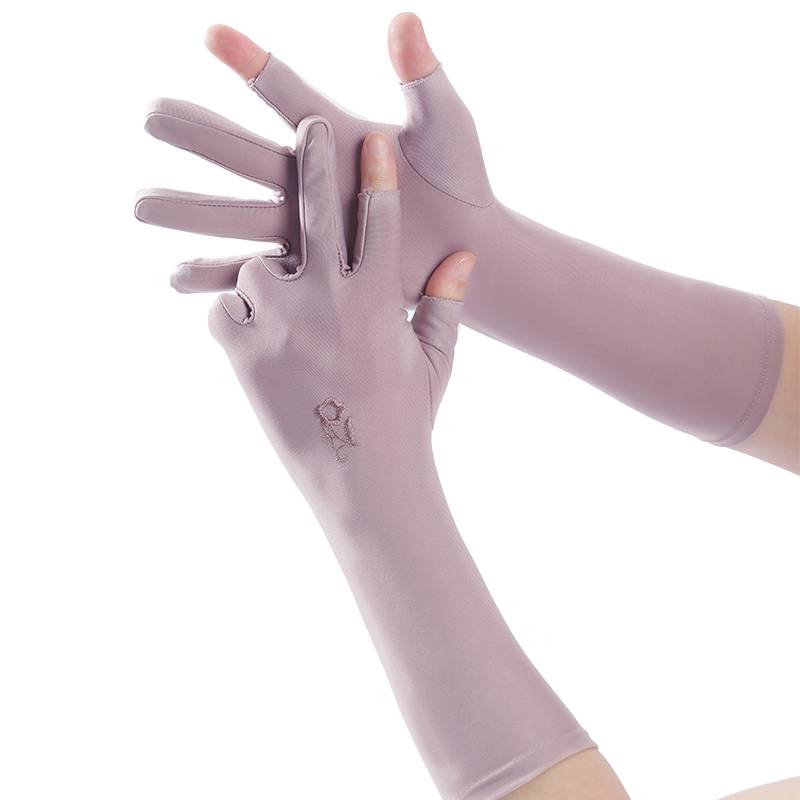 Sunproof gloves and electric carts on the outdoors