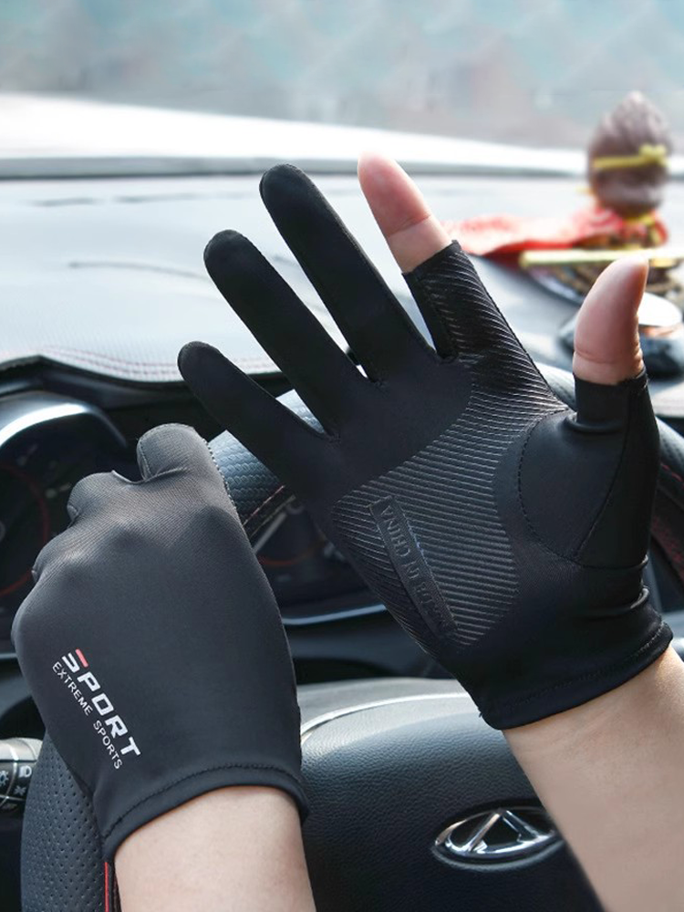 A sunscreen gloves man with a summer tweezer and a skating skating wire driving around, fishing with a two-and-a-half finger