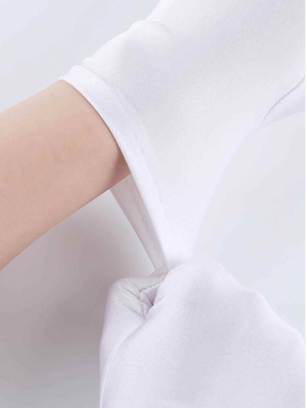 Jewelry shop dedicated luxury counter display gloves black and white etiquette performance thin photography shopping guide gloves