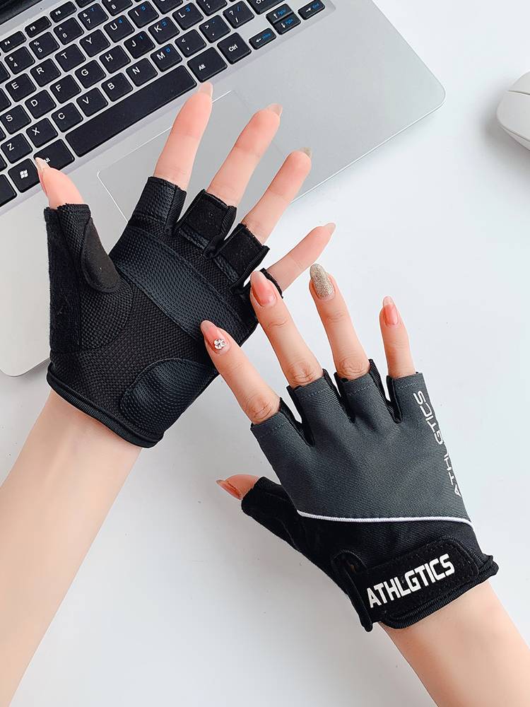 Fitness gloves semi -finger female thin equipment pot bell training bicycle one -bar anti -sliding bodies to prevent cocoon sports riding men
