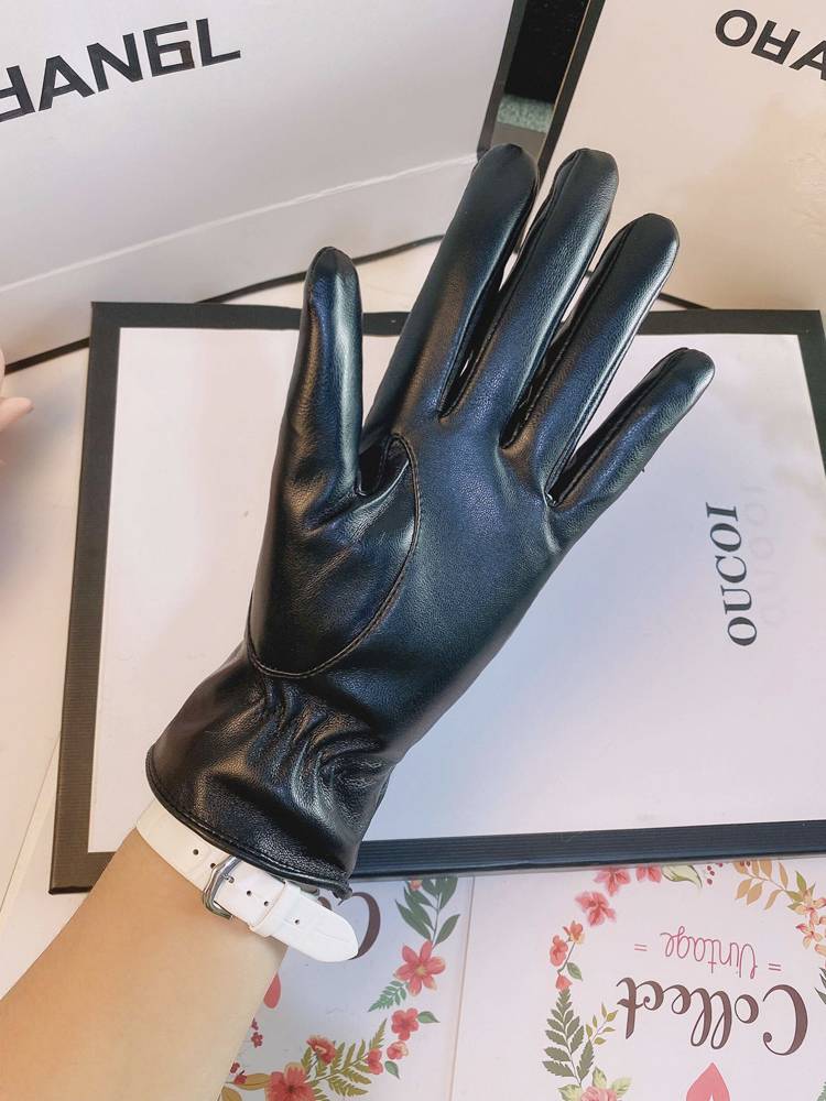 Specific glove men and women in autumn and winter couple Korean version plus velvet, warm, windproof, waterproof, waterproof cold riding driving touch screen
