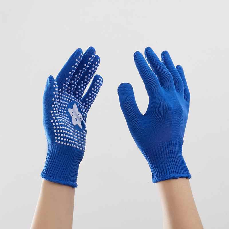 It's about 15 centimeters long, about 3-8 years old, blue gel two