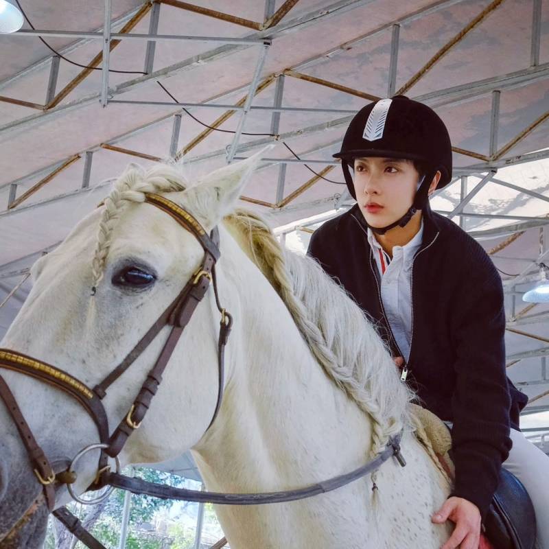 Professional equestrian supplies riding half helmet Summer men's and female knights training race race horses hood