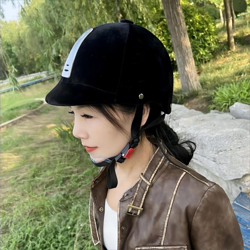 A horse riding a horse helmet motor vehicle to protect the outdoors from UV velvet filaments in the autumn and summer and half a helmet