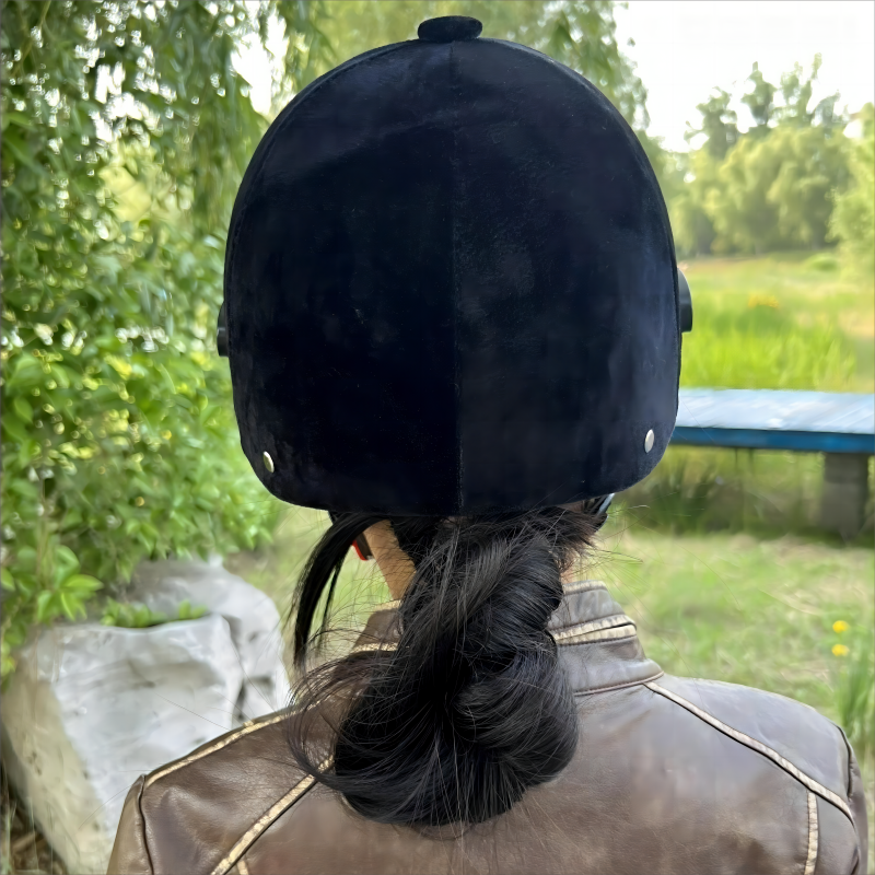 A horse riding a horse helmet motor vehicle to protect the outdoors from UV velvet filaments in the autumn and summer and half a helmet