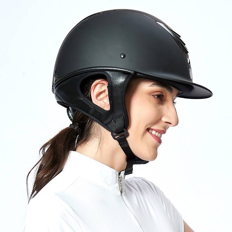 A high-quality new horse helmet for the protection of adults and children from horseback helmets can be adjusted for air-traffic helmets
