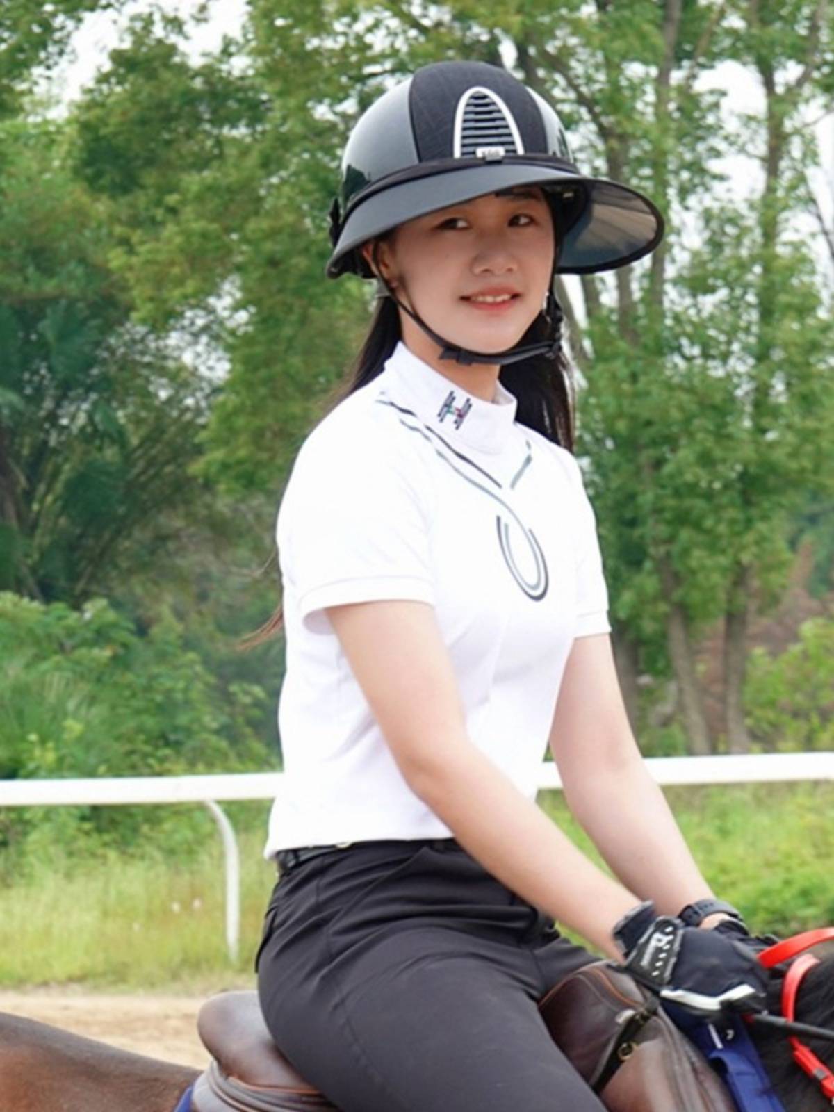 Hello Horse Equestrian helmet sunscreen hats sunscreen brimfang anti -ultraviolet anti -UV anti -UV summer covers face blocked