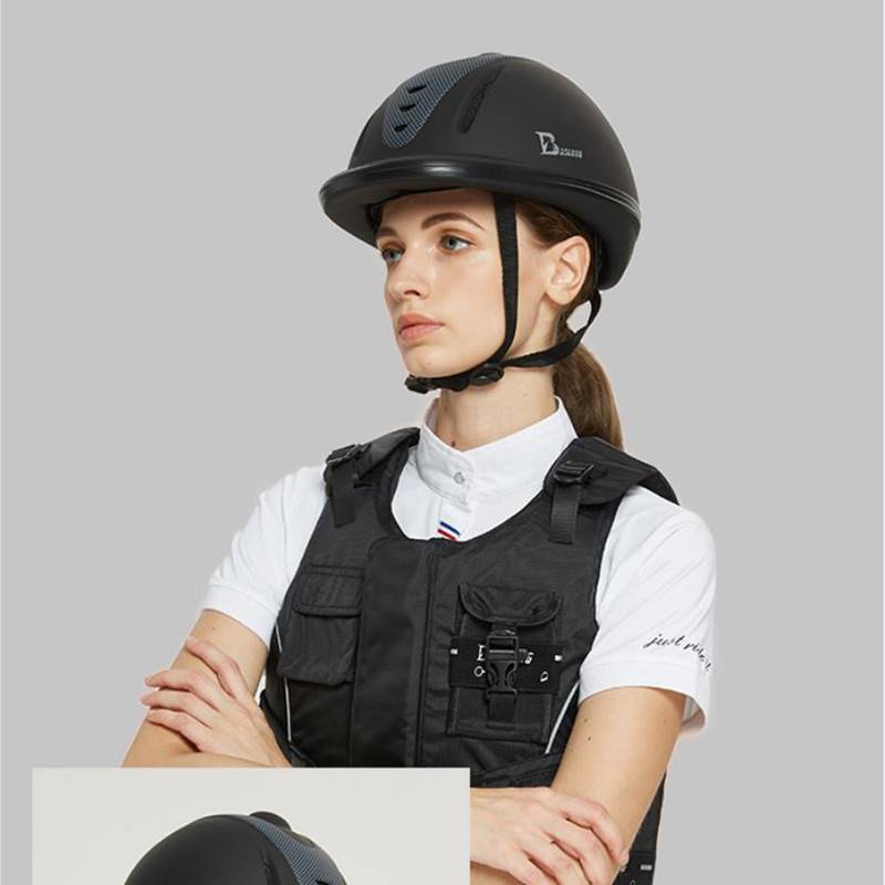 Men and women, men and women, men and women, who ride horse helmets, ride horse helmets with child horse helmets, ride horse hats