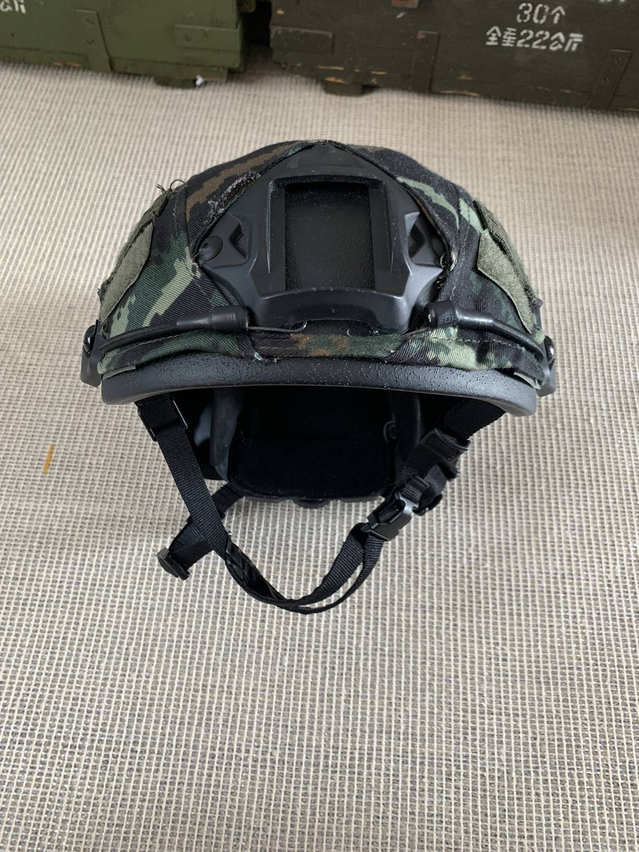Genuine 1.5 kg FAST tactical helmet 3 catties of glass fiber reinforcement fiber -file resistance and anti -fighting helmet training helmet