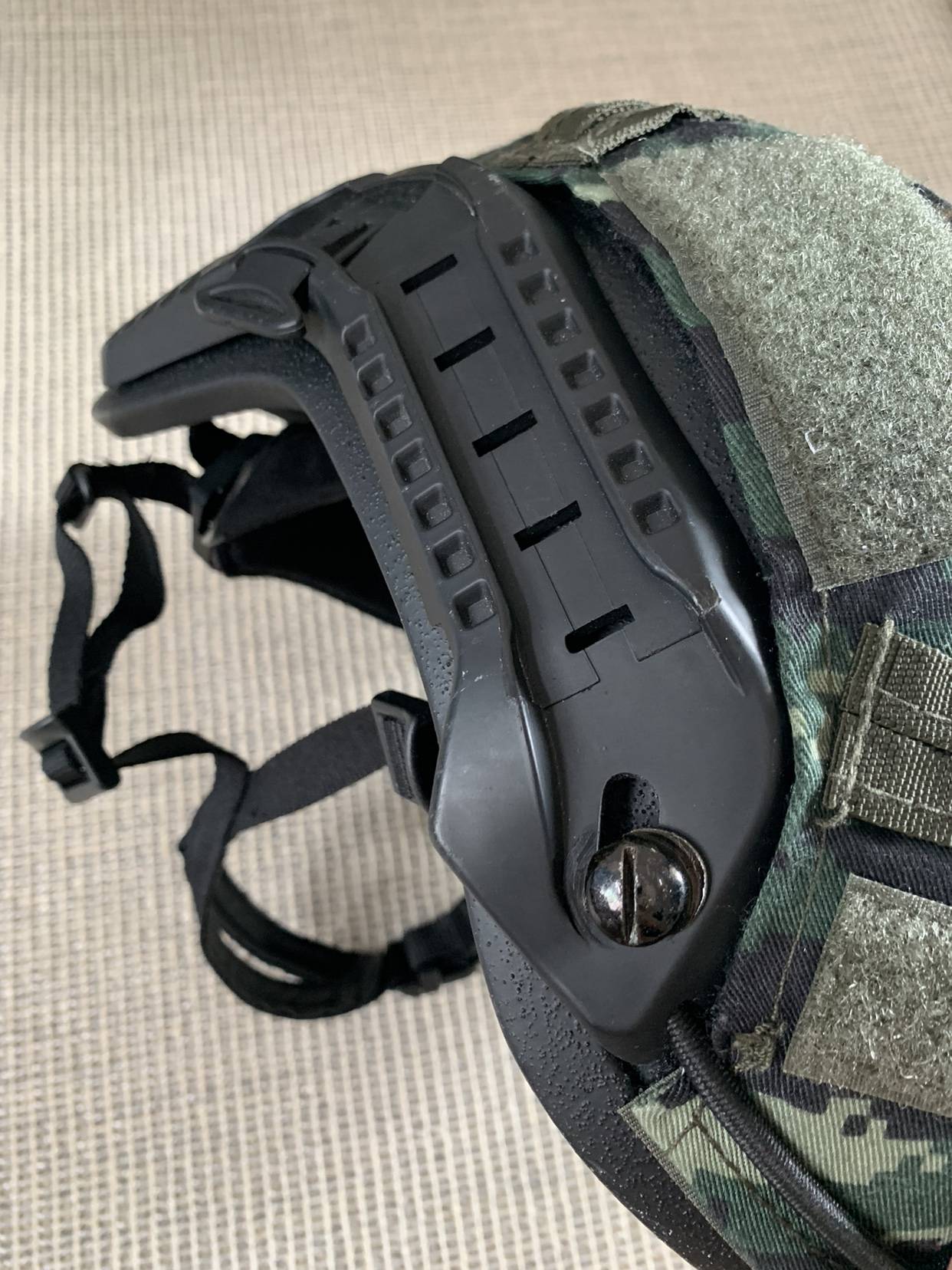 Genuine 1.5 kg FAST tactical helmet 3 catties of glass fiber reinforcement fiber -file resistance and anti -fighting helmet training helmet
