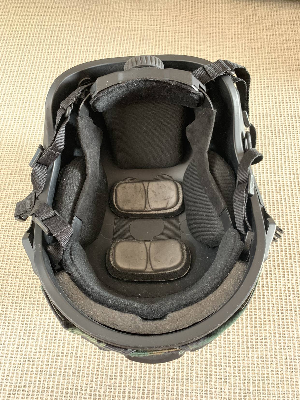 Genuine 1.5 kg FAST tactical helmet 3 catties of glass fiber reinforcement fiber -file resistance and anti -fighting helmet training helmet