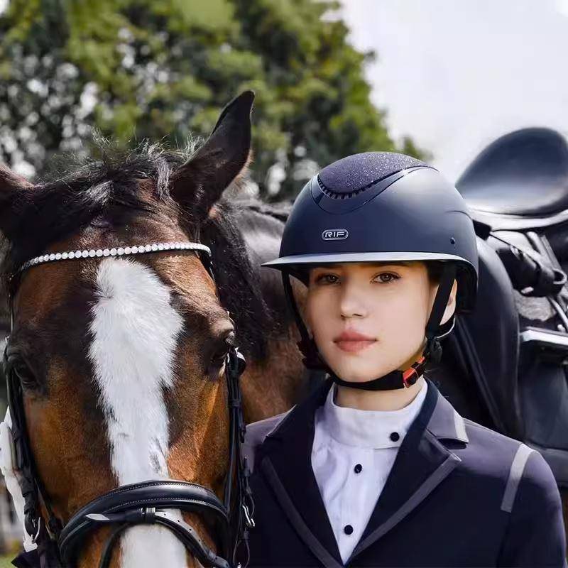THE HORSE HELMET RIF RIDES THE HORSE HELMETS, THE CHILD HELMETS, AND THE GENERAL HORSE HATS CAN BE RECONCILED