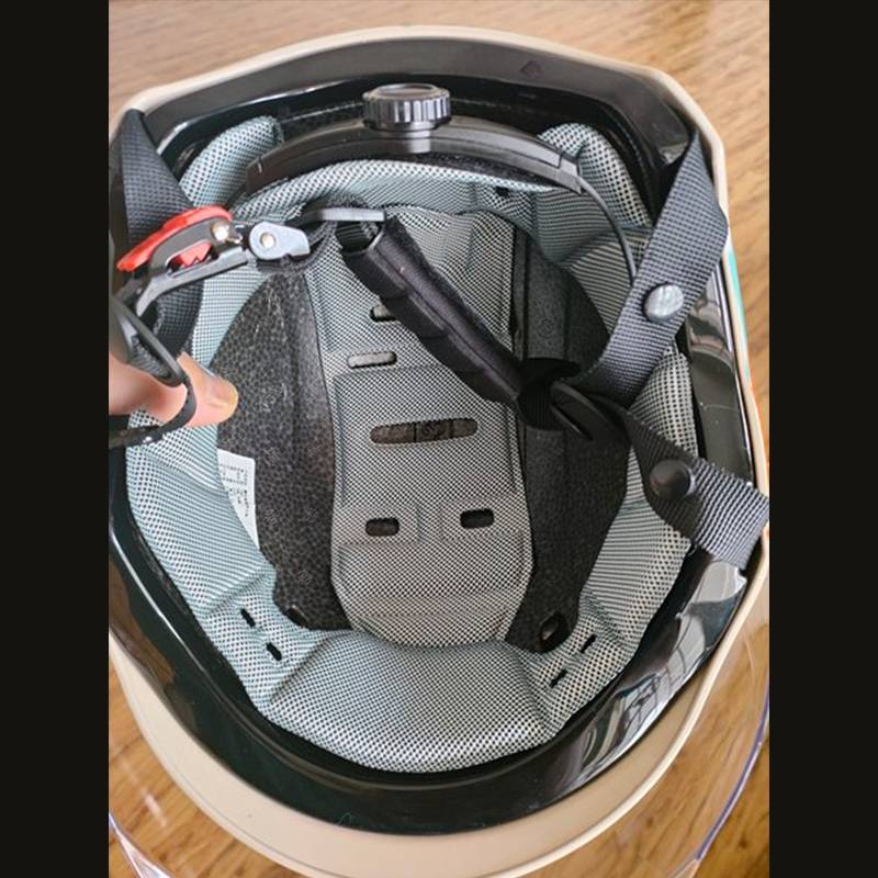 MOTORIZED MOTOR VEHICLES SHALL BE FITTED TO THE LOWER CUSHIONS OF THE COURAGE SPONGE LINER WITHIN THE LINER OF THE 3C MUSTANG