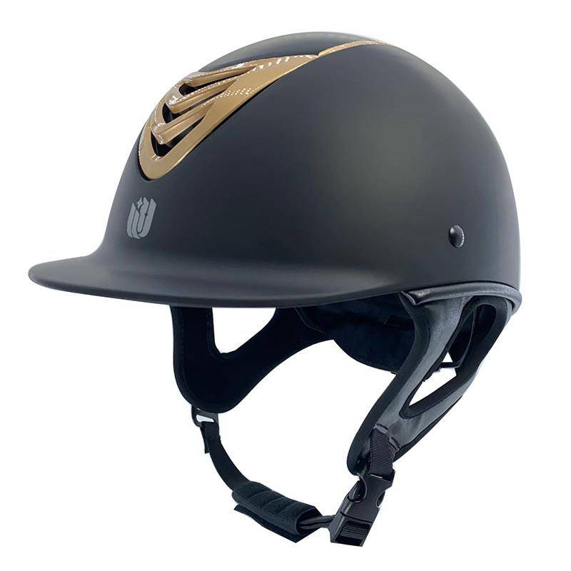 EU certified horse helmets to be equipped with young horses to protect themselves from air-traffic adult training techniques