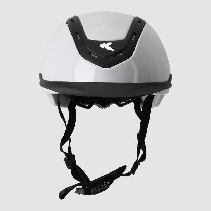 THE HORSE HELMET, THE GERMAN KED ADULT CHILD RIDES A HORSE HELMET WITH A HORSEMAN'S SEAT