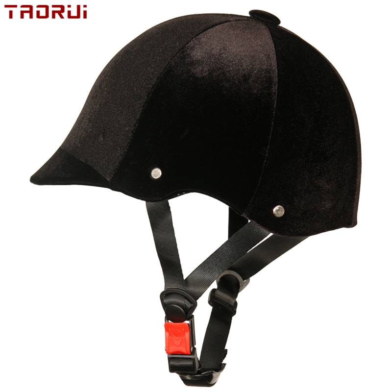 A first-school safety cap for tourists at the training grounds with a four-day velvet helmet for both men and women