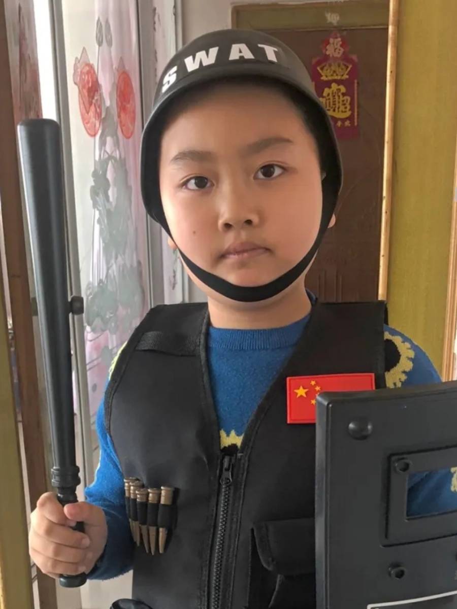 Children's electric sound light toy gun small special police equipped with boy tactical helmet vest shield baby pistol props