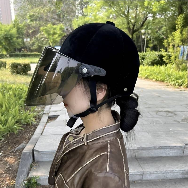 The horse helmet rides the electric horse helmet velvet, velvet, velvet, velvet, velvet-proof mirrors