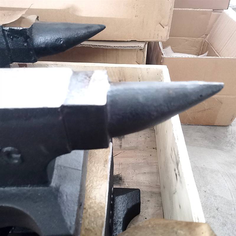 HORSEHOUSE SUPPLIES, IRON AND STEEL NAILS, HOOVES, 20/40 KG GILLS, EXERCISE WITH IRON TAMPONS AND MAIL