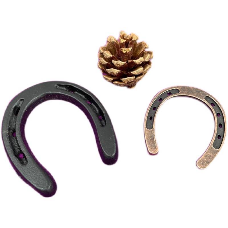 Horseshoes, hang-up, make-up, costume, office set