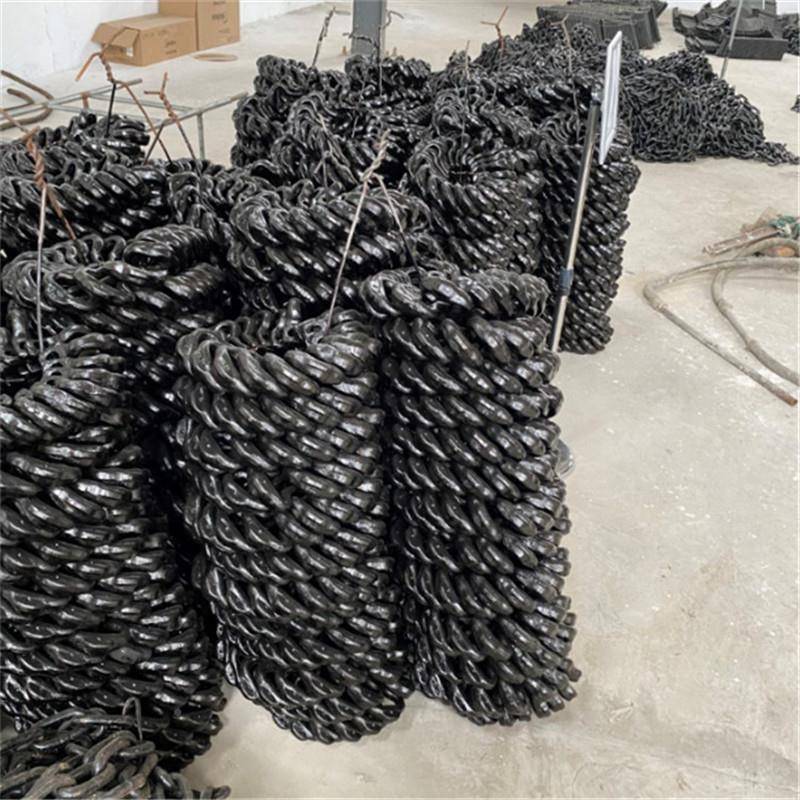 The chain connects to the entanglement of a single mine with a horse-and-mouth ring