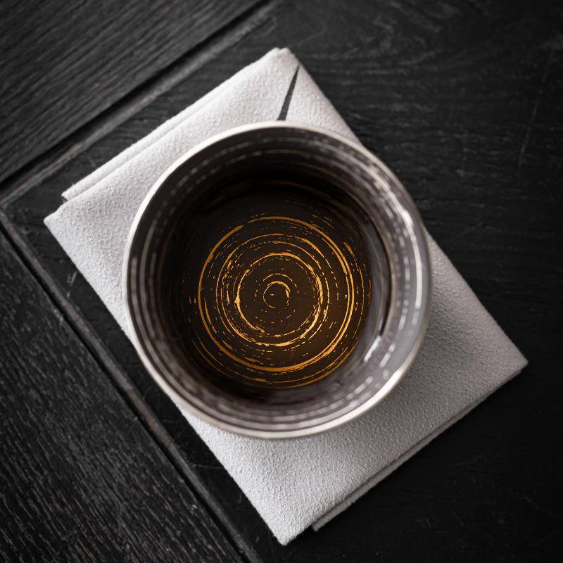 A glass of silver-grained iron-kitt-kitt tea and tea