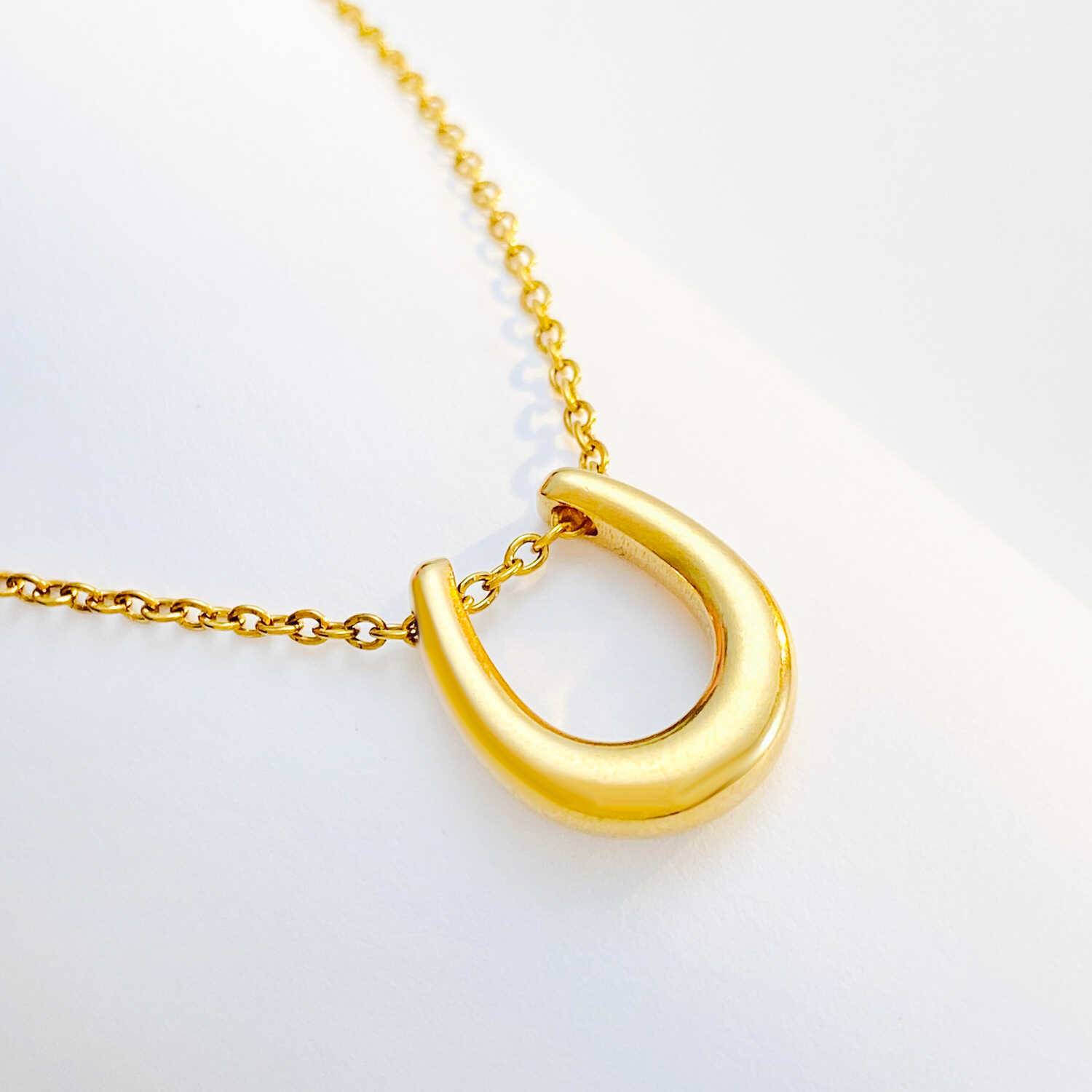 Horseshoe Necklace European and American INS minimalist horseshoe iron U -shaped alphabet titanium steel necklace
