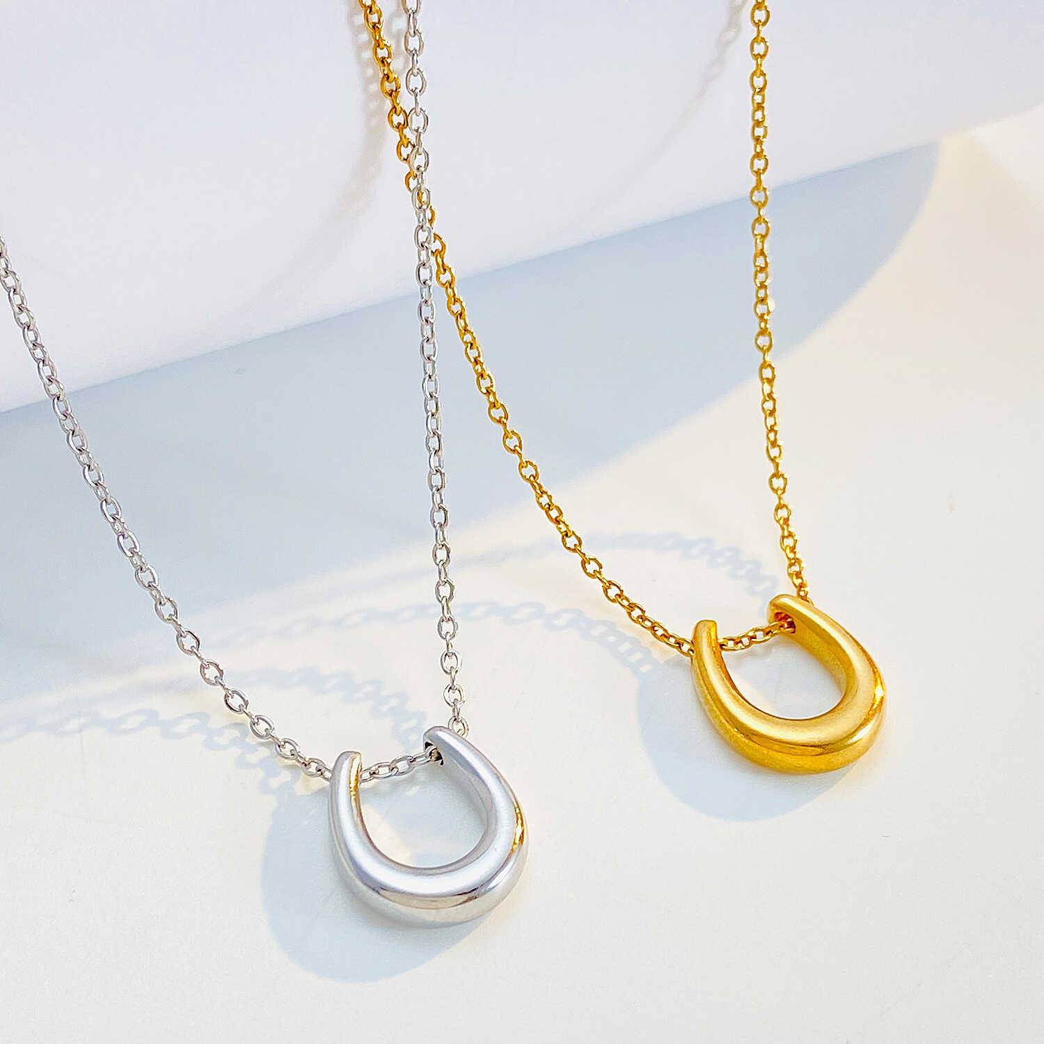 Horseshoe Necklace European and American INS minimalist horseshoe iron U -shaped alphabet titanium steel necklace