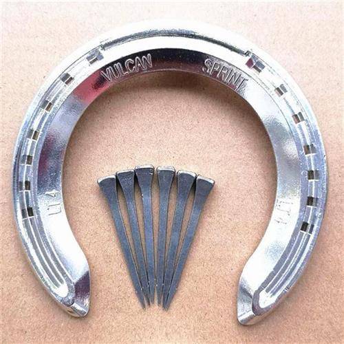 Port 3 front hoof pair