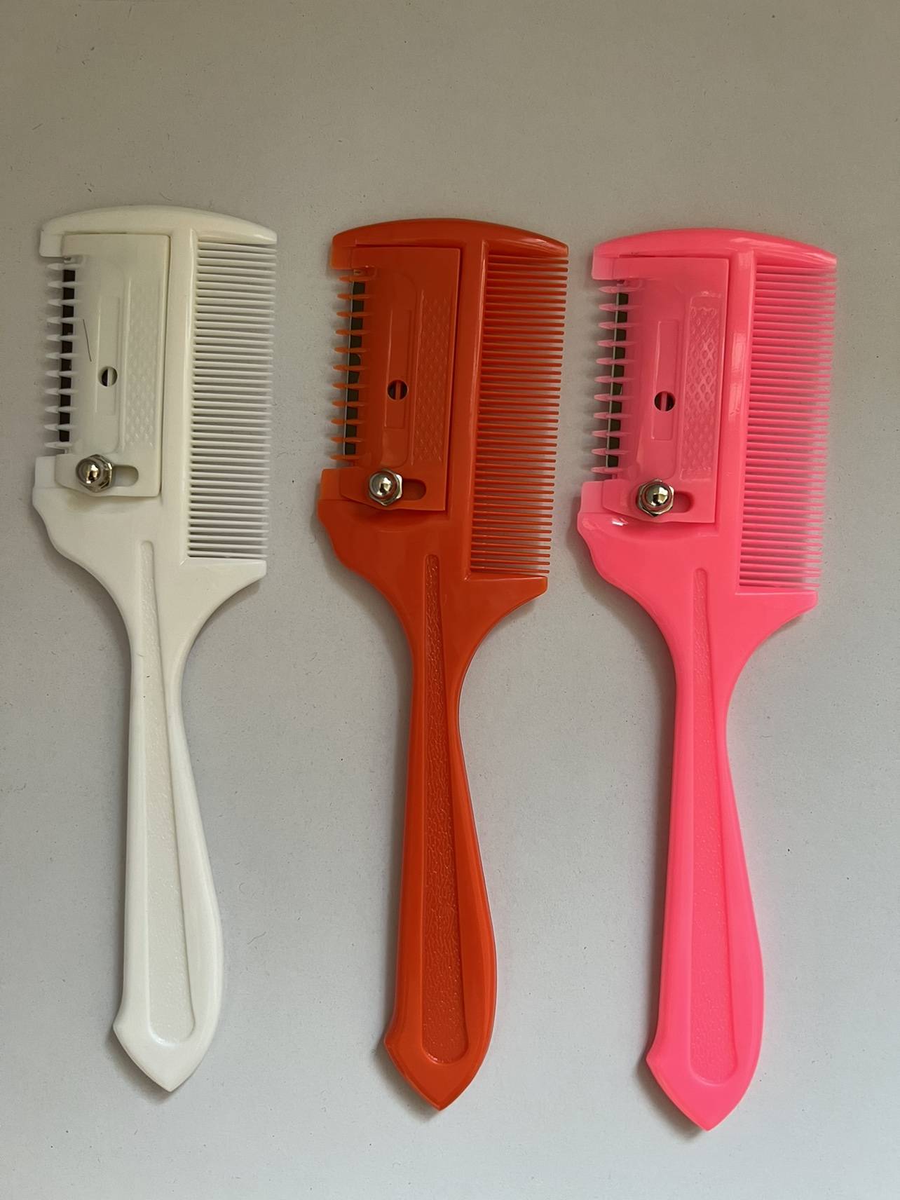A horse comb, a mascara, a mascara, a mascara