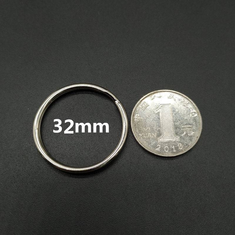100 key rings (32mm diameter)