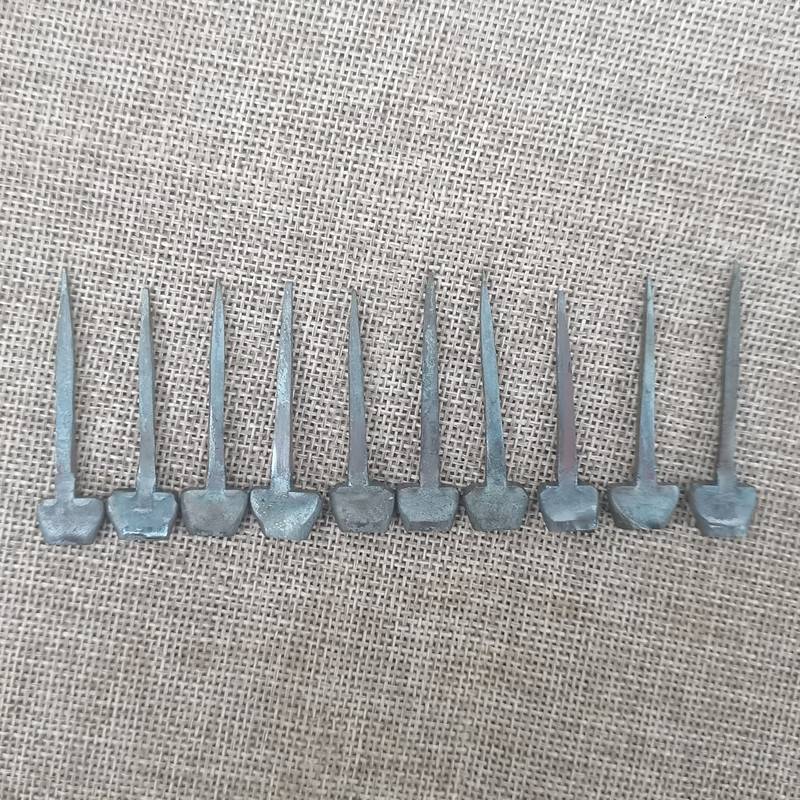 Handmade horseshoe nail special non -skid horsesholh nail horseshoe iron nails repair traditional craftsmanship with one palm