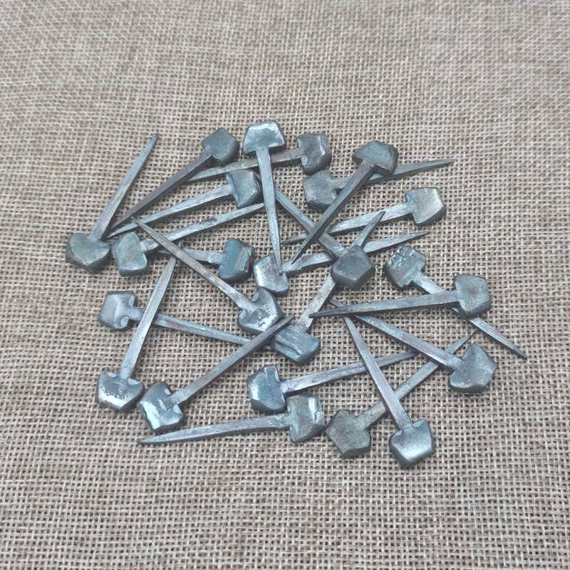 Handmade horseshoe nail special non -skid horsesholh nail horseshoe iron nails repair traditional craftsmanship with one palm