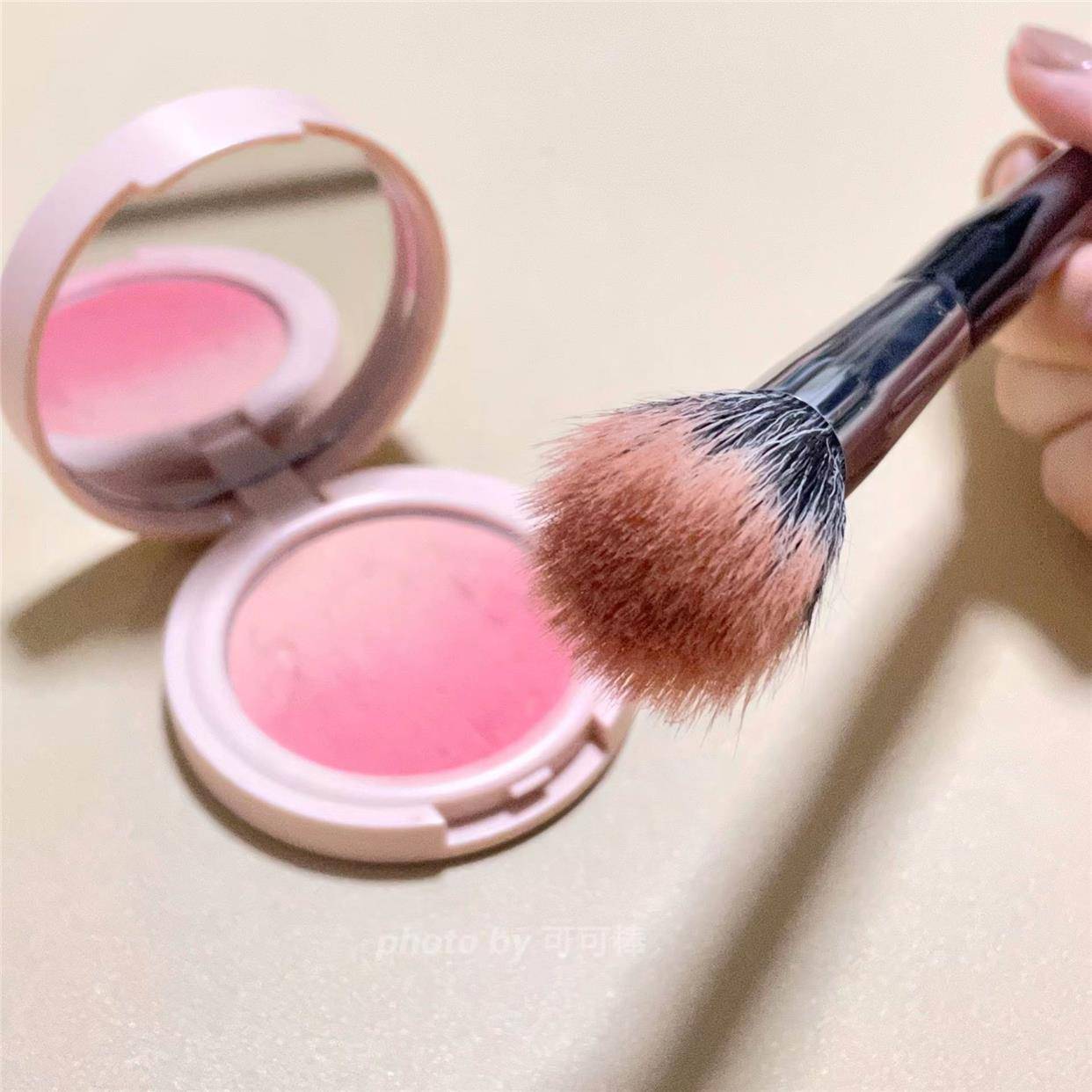 Powder brush is tender and good -looking, iron fan princess princess wool peak brush brush blush brush nose shadow brush horse hoof brush
