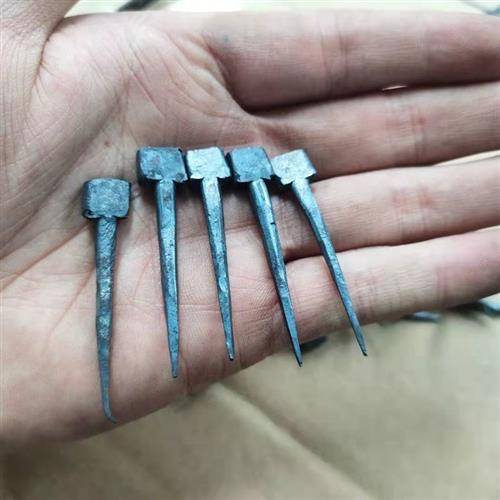 Hand -handed horseshoe nail anti -sliding palm palm nails and hoofs of hoof nails are equipped with horseshoe iron nails
