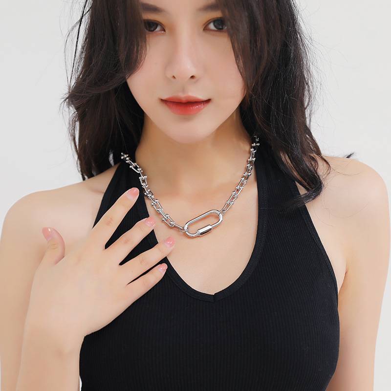 Niche high -end lightweight surface climbing necklace female ins hip -hop hippocampus bamboo bamboo jacking chain clavicle chain neck chain