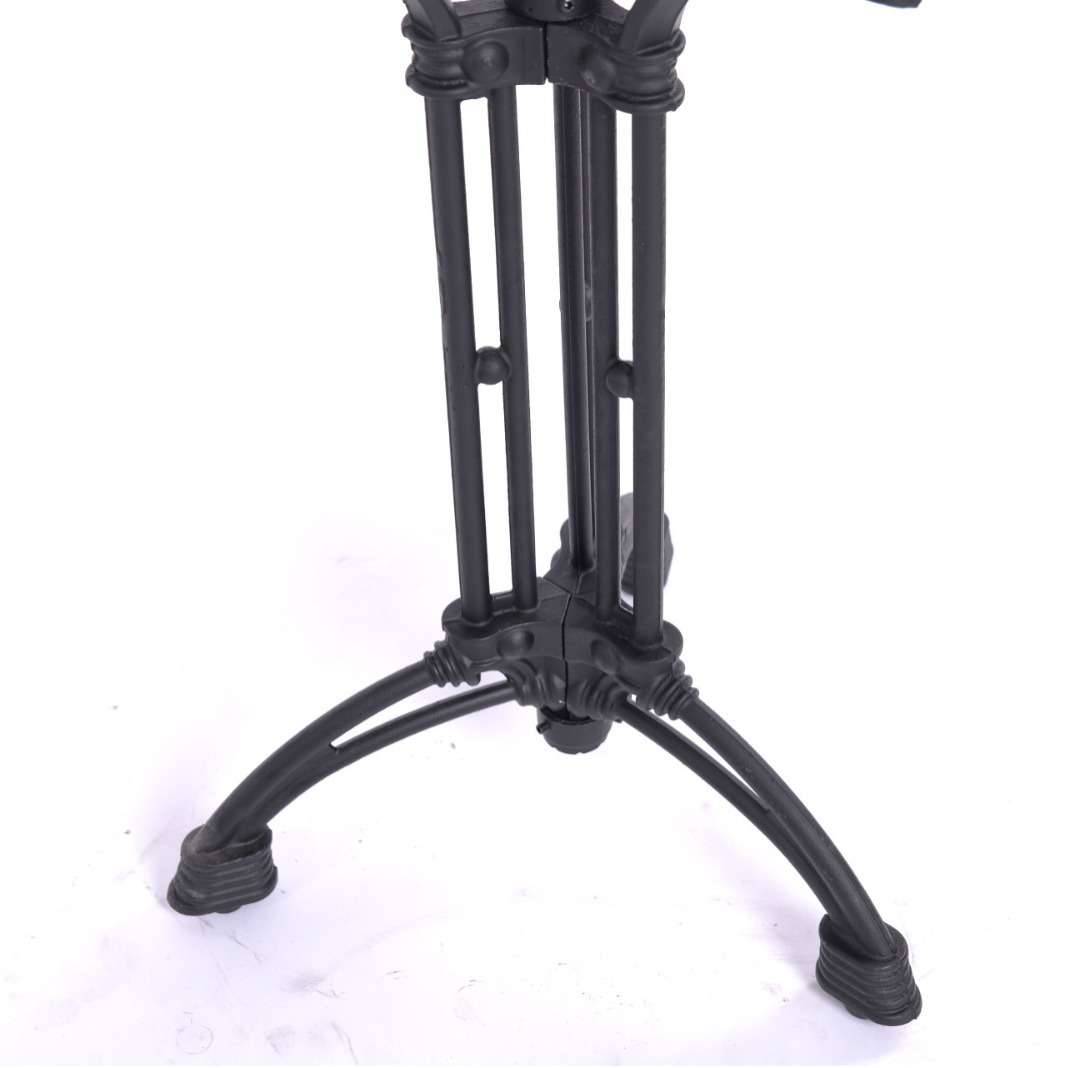Direct coffee shop Western restaurant European -style ancient iron art horseshoe cast iron table foot three -foot table foot metal desktop