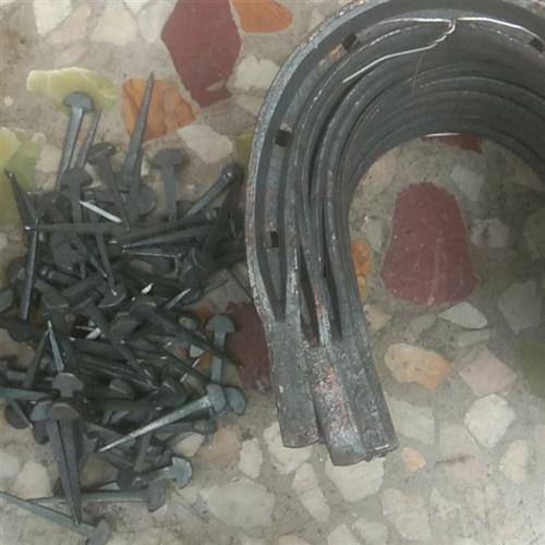 Five holes with nails, eight centimeters