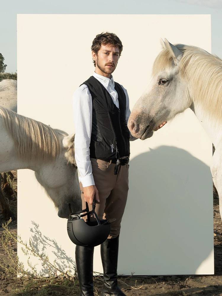 Seaver Inflated Armored Children in France, horse-stealing