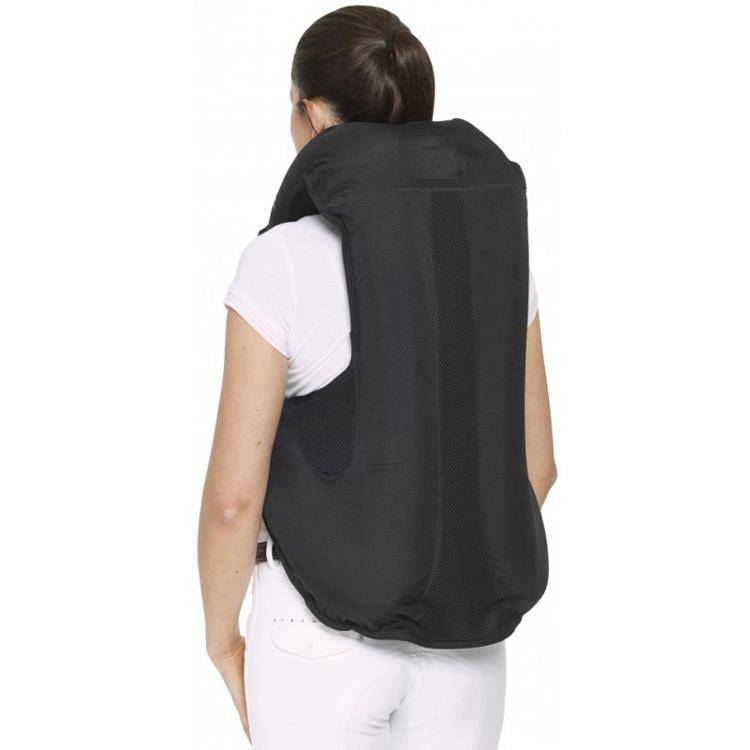 Super-low ropes out of horse-backed air-bag-protected vests for horse armor
