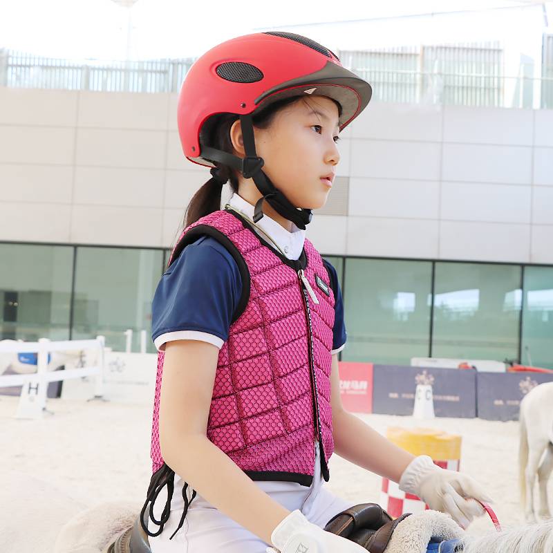 A horse's horse is a horse's vest for the protection of children's vests