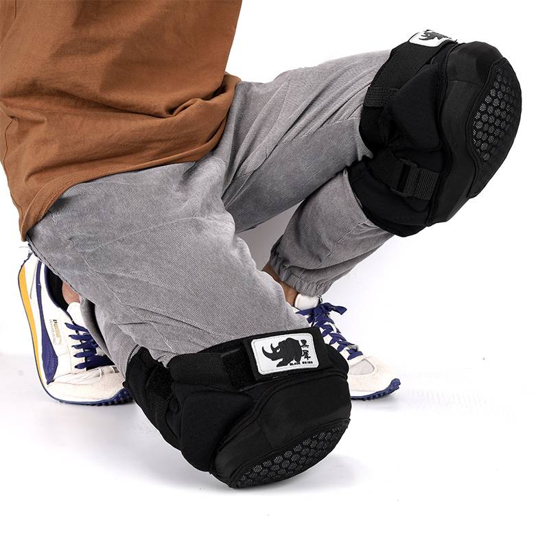 Black rhinoceros skiing, knee protection, crash protection