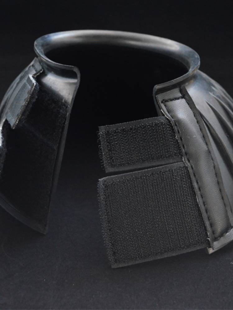The hoof bowls, rubber hoof bowls, hoof protection, horse-to-horses