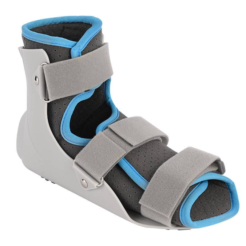 A gypsum plaster for the recovery of the leg ligature of the shoe staves after a broken ankle bone