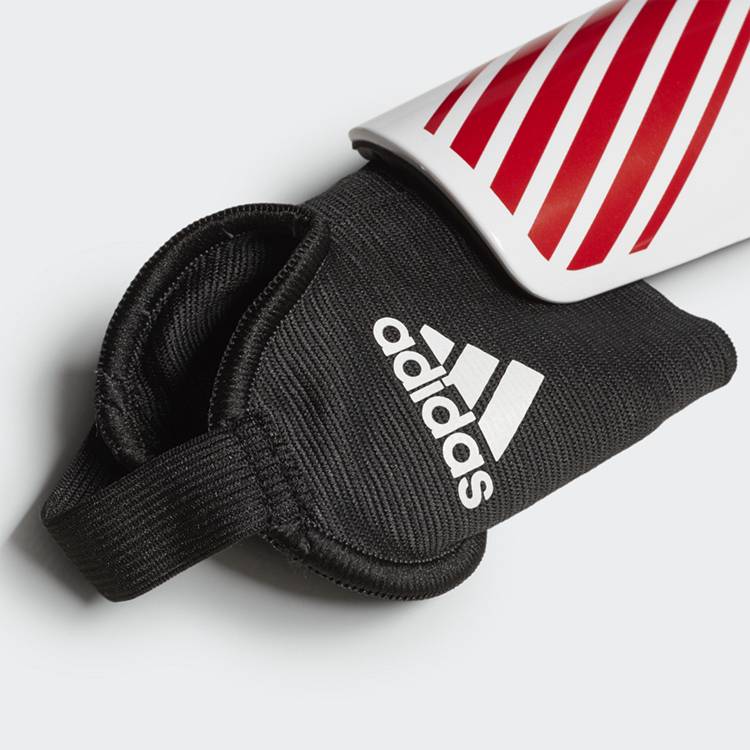 Flaming fire is an Adidas Messi soccer kid with a leg-protected ankle. FL7774
