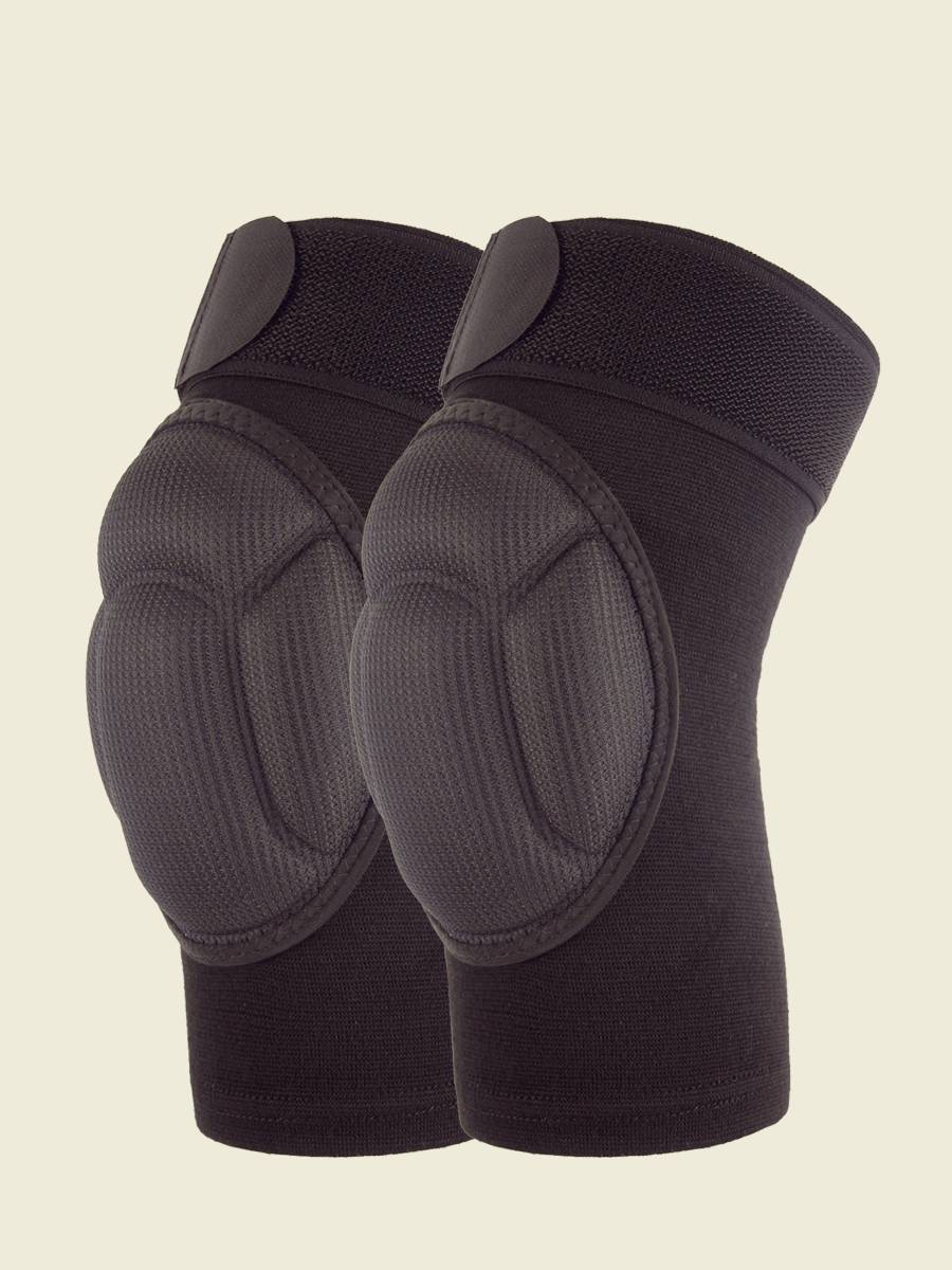 The turtle shell sponges with a thick knee-protected belt kneeled on their knees to protect the man from skiing outside