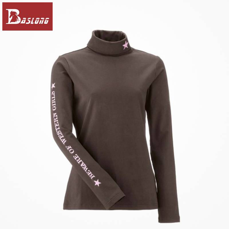 The horseman's knight's costume is so warm and warm that he wears an eight-foot shirt