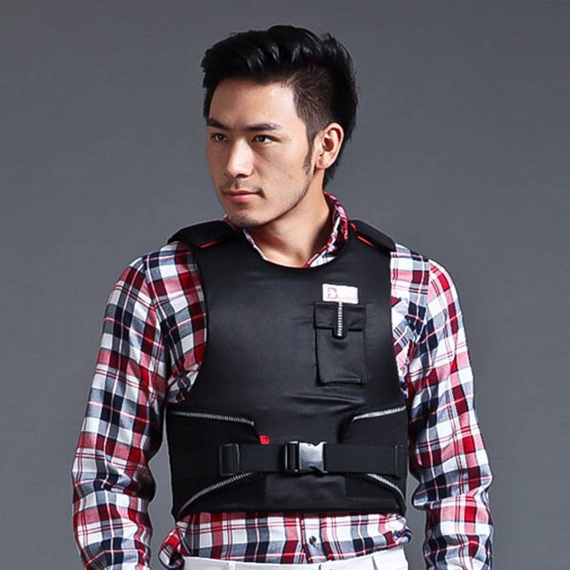 A child's vest on horseback to protect the horse's vest from all the shock-proof buffers