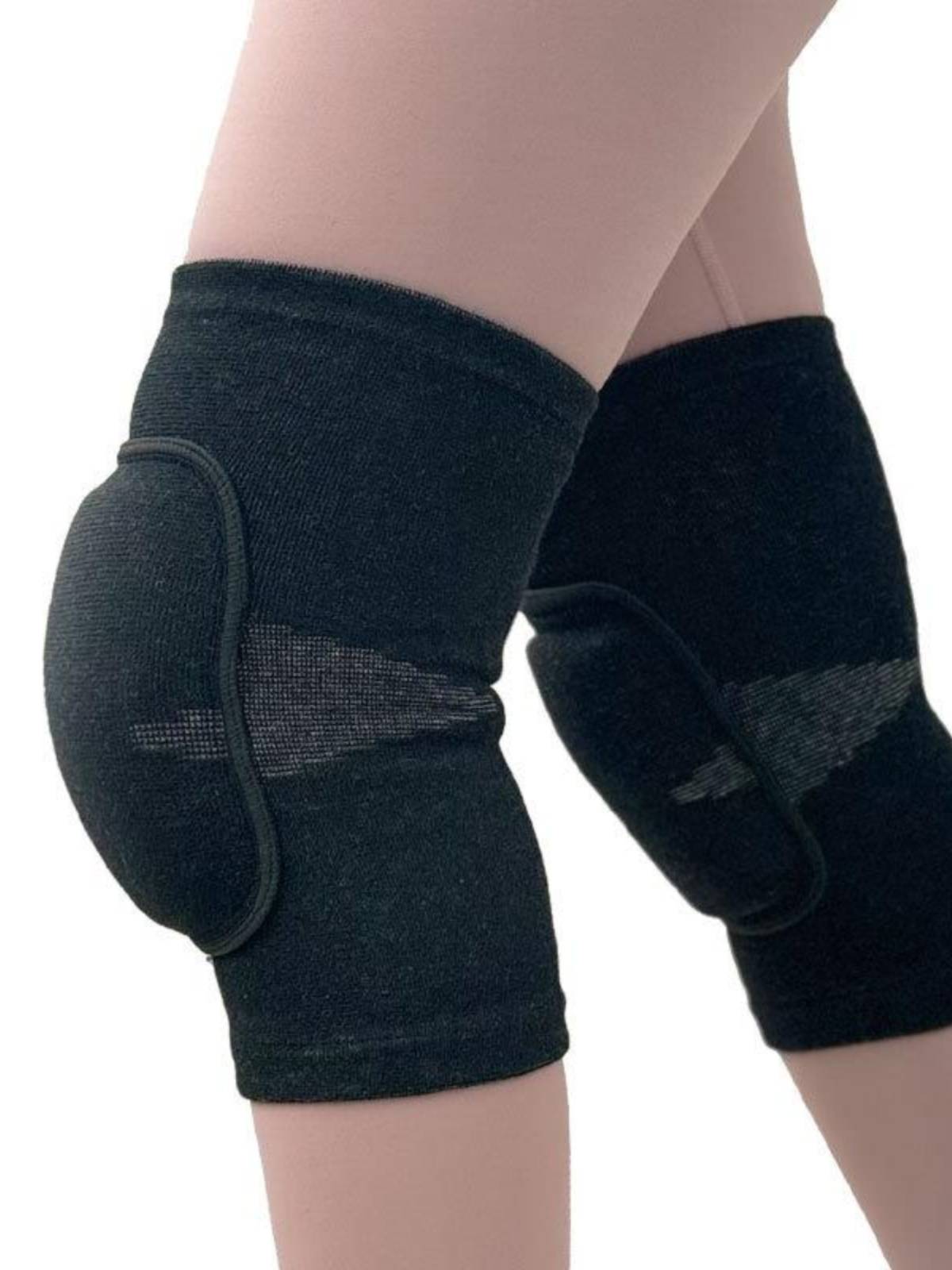 Kneeling kneeling and climbing kneeling on the knees thickened the cavernous knee guards.