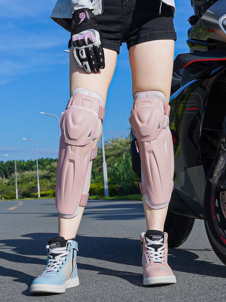 Four pairs of male Land Cruisers for the elbows of a scooter motorbike